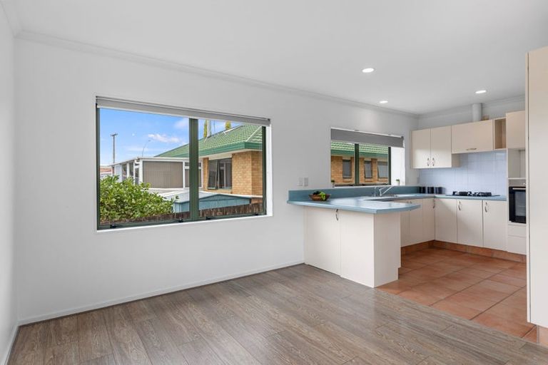 Photo of property in 5 Burnt Oak Drive, Pyes Pa, Tauranga, 3112