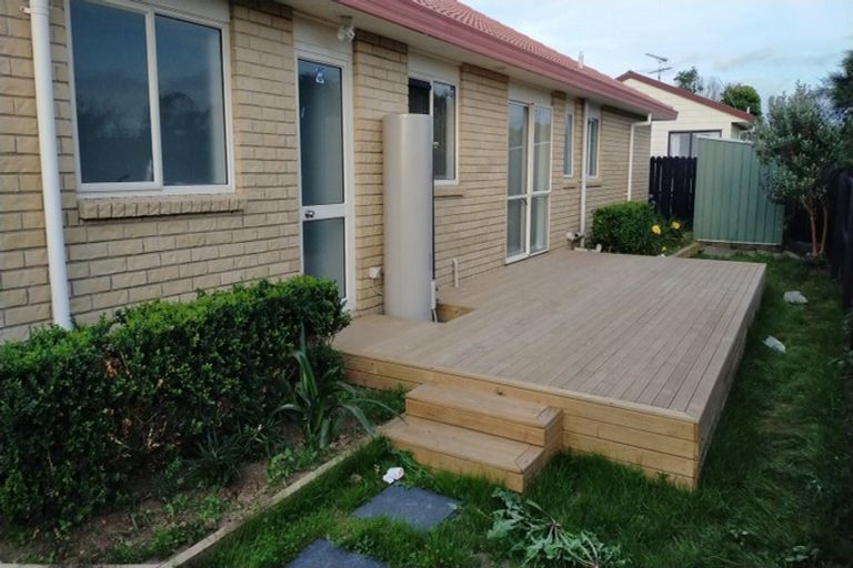 Photo of property in 2/28 Horlicks Place, Randwick Park, Auckland, 2105