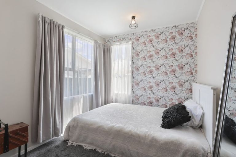 Photo of property in 79 Solar Road, Glen Eden, Auckland, 0602