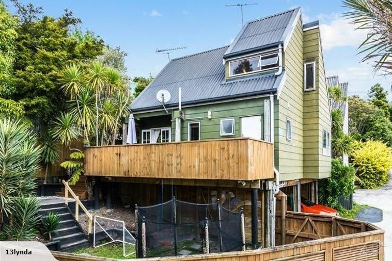 Photo of property in 2/99 Balmain Road, Birkenhead, Auckland, 0626