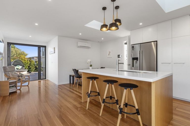 Photo of property in 15 Blakeborough Drive, Forrest Hill, Auckland, 0620