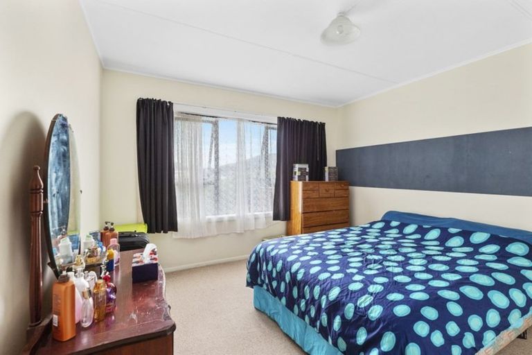 Photo of property in 11a Hillary Street, Tawa, Wellington, 5028