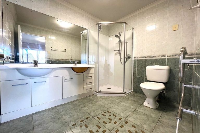 Photo of property in 7 Mcfetridge Place, Hillcrest, Auckland, 0627