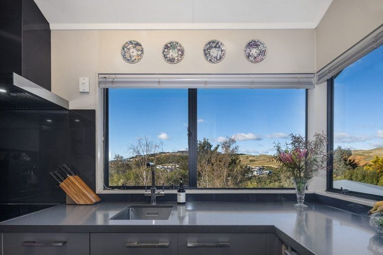 Photo of property in 66 Guadeloupe Crescent, Grenada Village, Wellington, 6037