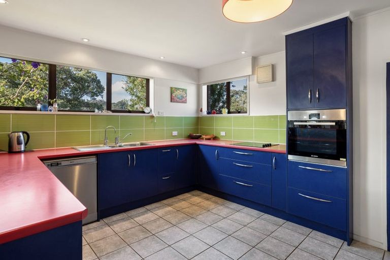 Photo of property in 27 Robinson Road, Whitianga, 3510