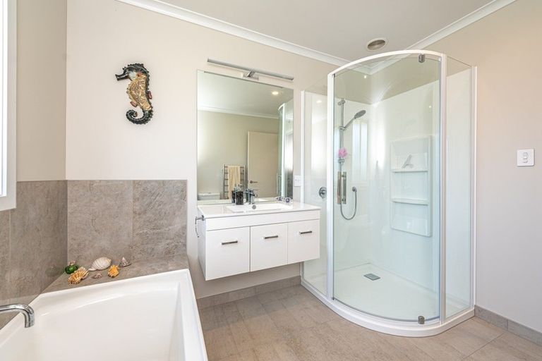 Photo of property in 37 Golf Vue Place, Castlecliff, Whanganui, 4501