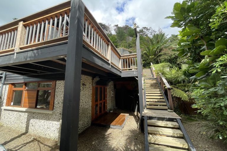 Photo of property in 15 Waiwera Road, Waiwera, Orewa, 0994