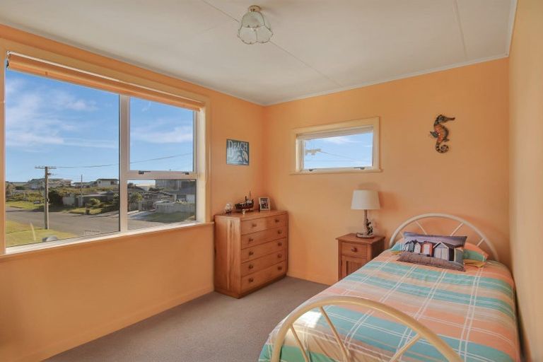 Photo of property in 19 Marine Parade South, Foxton Beach, Foxton, 4815