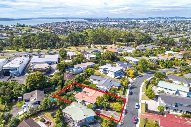 Photo of property in 25 Catalina Crescent, Forrest Hill, Auckland, 0620
