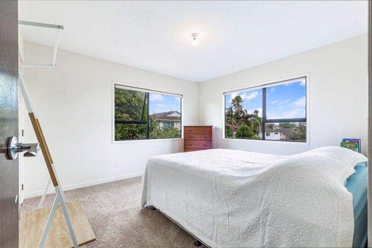 Photo of property in 22 Landsdale Place, Massey, Auckland, 0614
