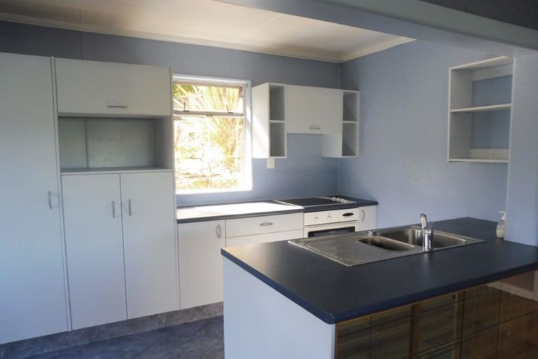 Photo of property in 35 Milton Terrace, Picton, 7220