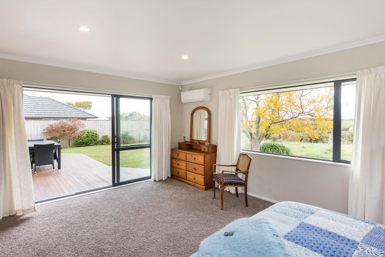 Photo of property in 147 Pacific Drive, Fitzherbert, Palmerston North, 4410