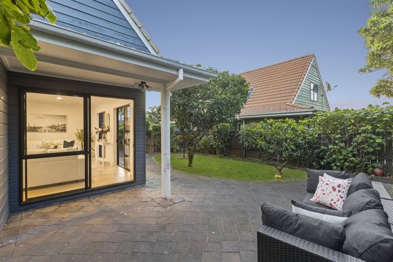 Photo of property in 1/13 Pinewood Grove, Botany Downs, Auckland, 2010