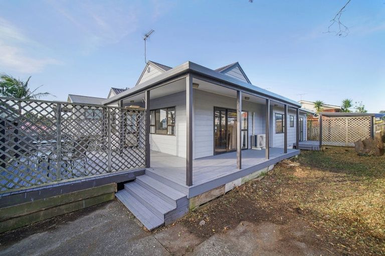 Photo of property in 2/19 Tane Street, New Lynn, Auckland, 0600