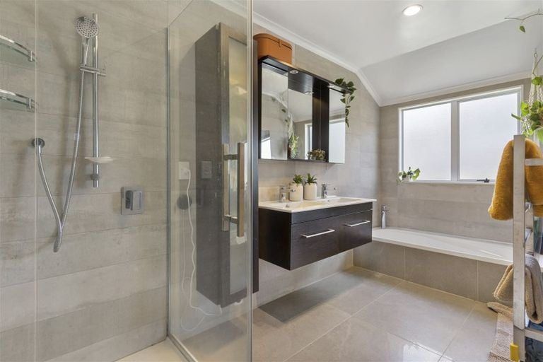 Photo of property in 13 Westminster Gardens, Unsworth Heights, Auckland, 0632