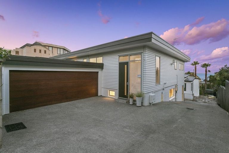 Photo of property in 10a Marama Street, Castor Bay, Auckland, 0620