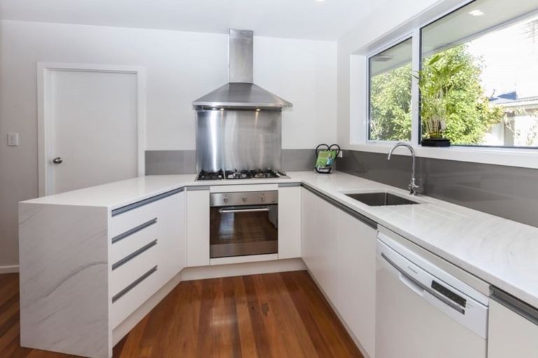 Photo of property in 14 Oakfield Street, Burnside, Christchurch, 8053
