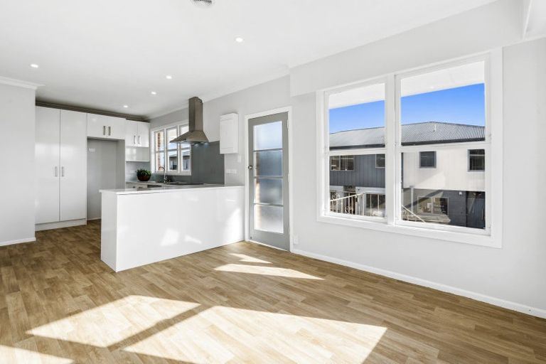 Photo of property in 70 Clevedon Road, Papakura, 2110