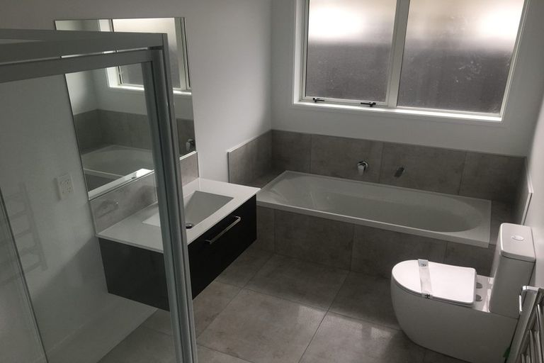 Photo of property in 18 Tabraham Crescent, Pyes Pa, Tauranga, 3112