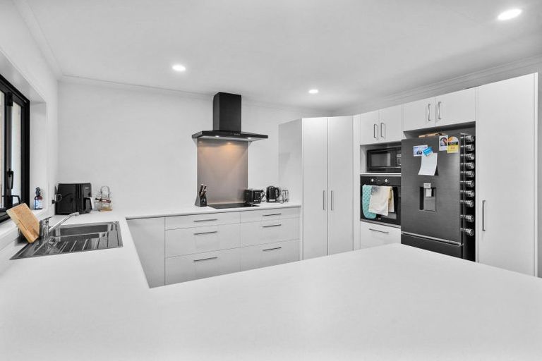 Photo of property in 1 Molesworth Street, Carterton, 5713