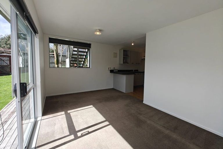 Photo of property in 15 Burnside Court, Rosedale, Auckland, 0632