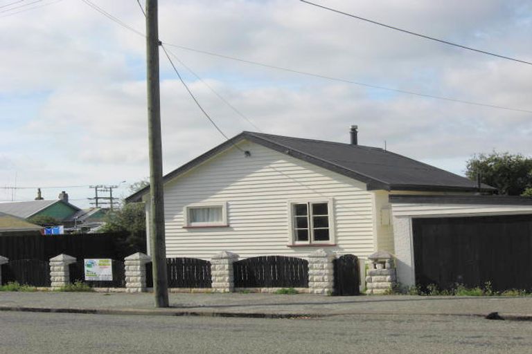 Photo of property in 1 Moorhouse Street, Waimate, 7924