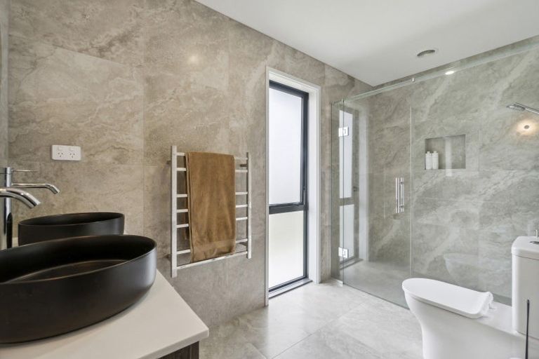 Photo of property in 16 Mylindas Road, Whakatiwai, Miranda, 2473