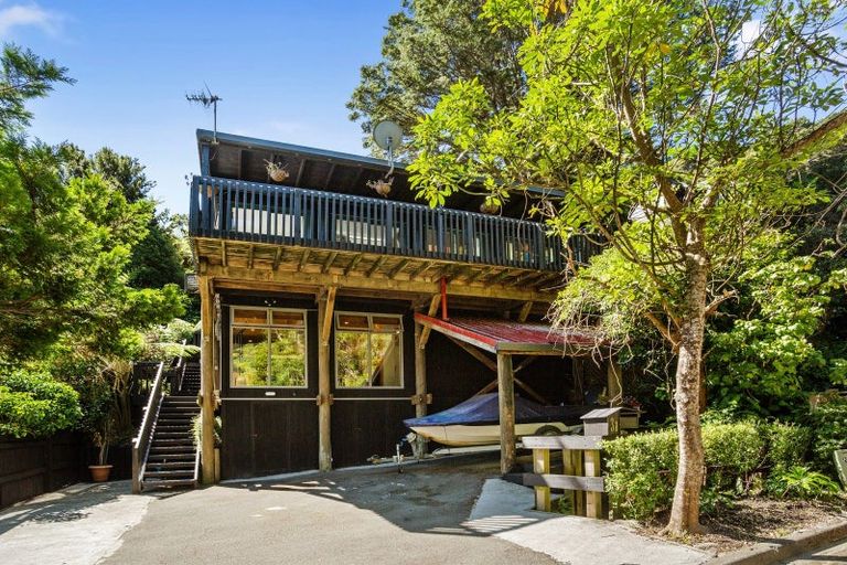 Photo of property in 3a Whiorau Grove, Lowry Bay, Lower Hutt, 5013