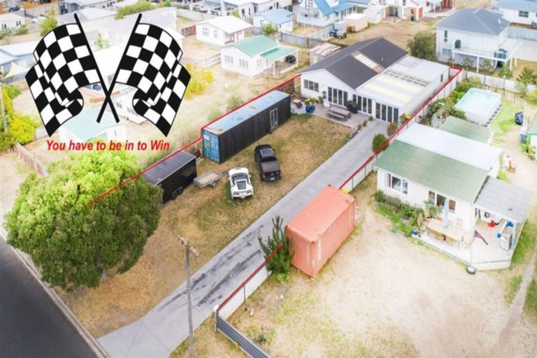 Photo of property in 217 Ocean Road, Whangamata, 3620