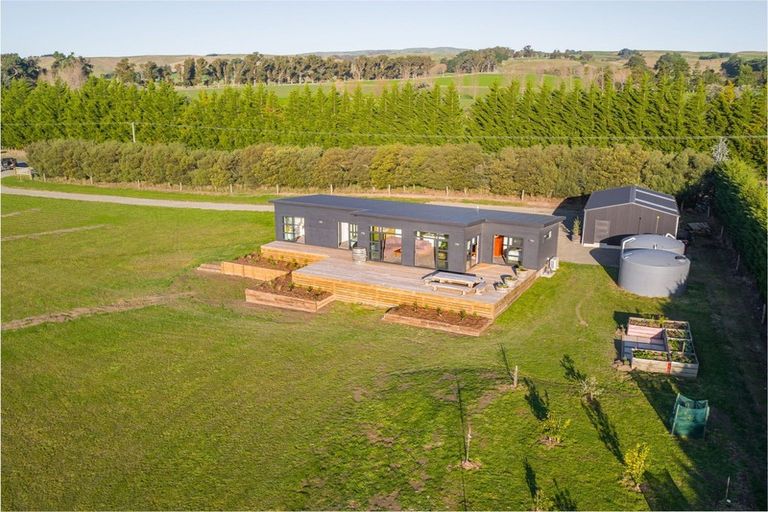 Photo of property in 24 Fraters Road, Martinborough, 5781