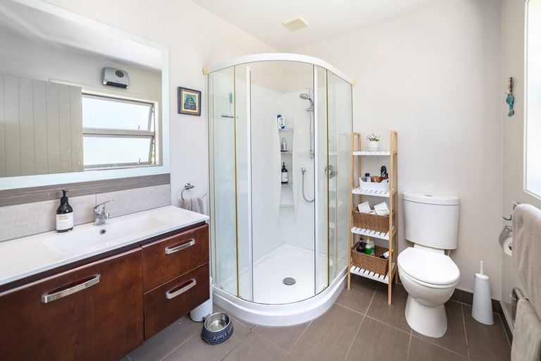 Photo of property in 1 Campbell Drive, Martinborough, 5711