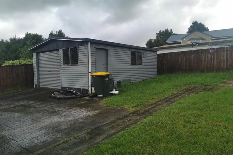 Photo of property in 8 Pahi Place, West Harbour, Auckland, 0618