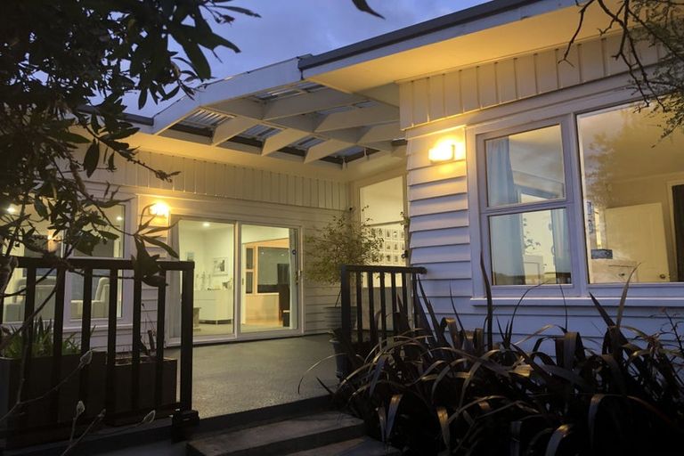 Photo of property in 53 Sunrise Boulevard, Tawa, Wellington, 5028