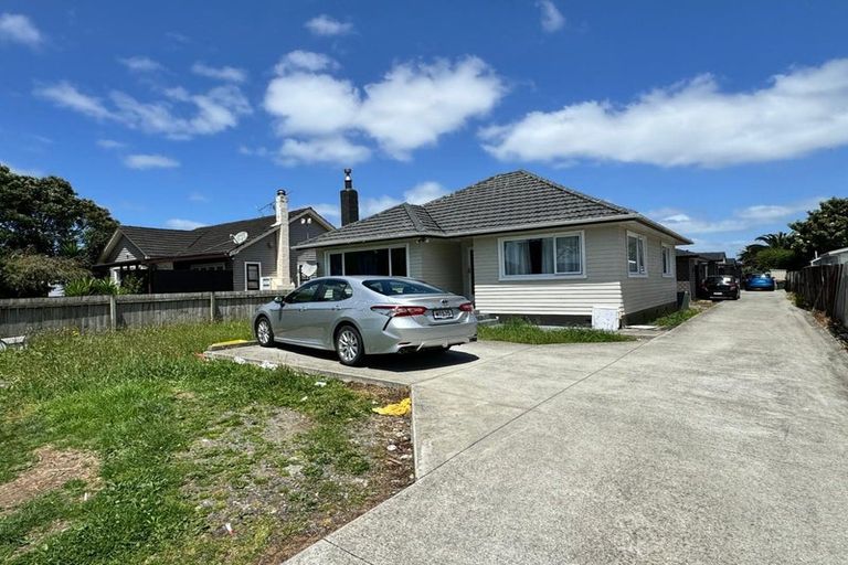 Photo of property in 8 Martin Road, Manurewa, Auckland, 2102