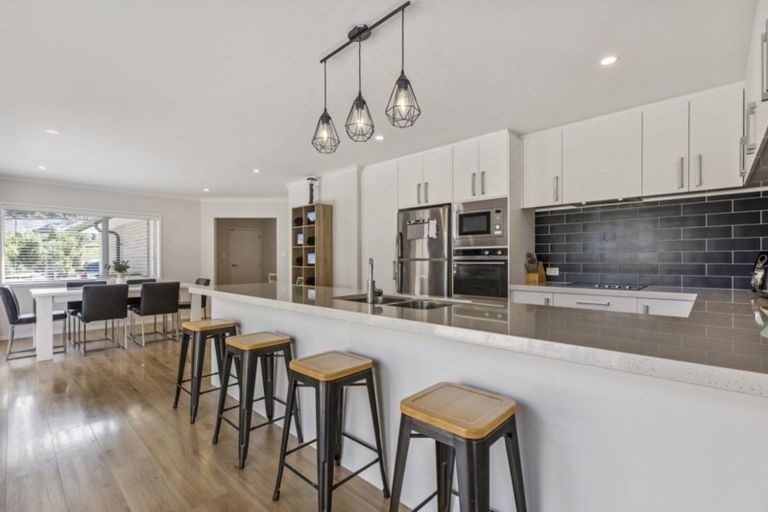 Photo of property in 22b Sunnyvale Road, Swanson, Auckland, 0614