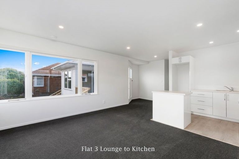 Photo of property in 3/4313 Great North Road, Glendene, Auckland, 0602