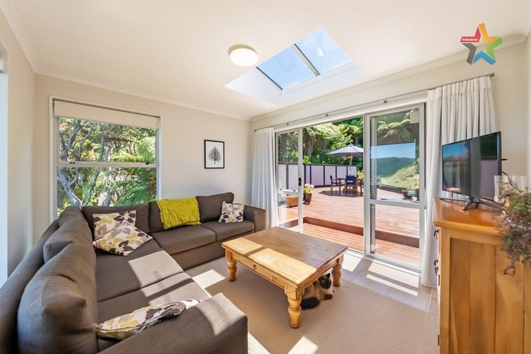 Photo of property in 121 Tirohanga Road, Tirohanga, Lower Hutt, 5010