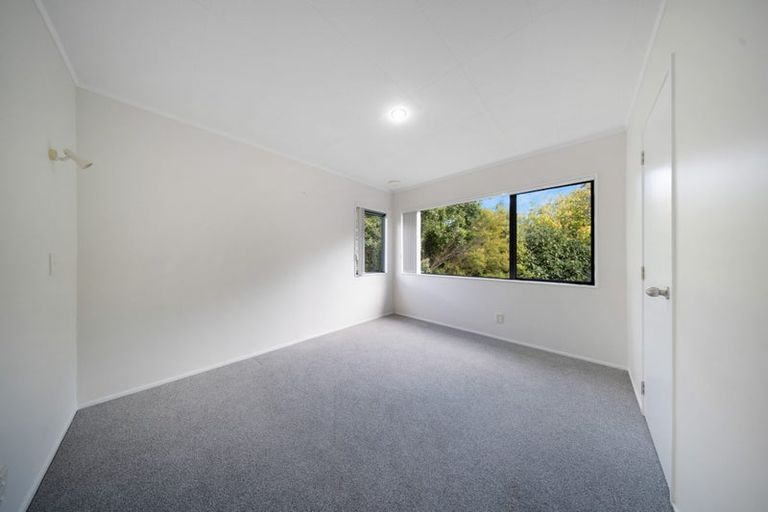 Photo of property in 215 Kaipara Road, Papakura, 2582