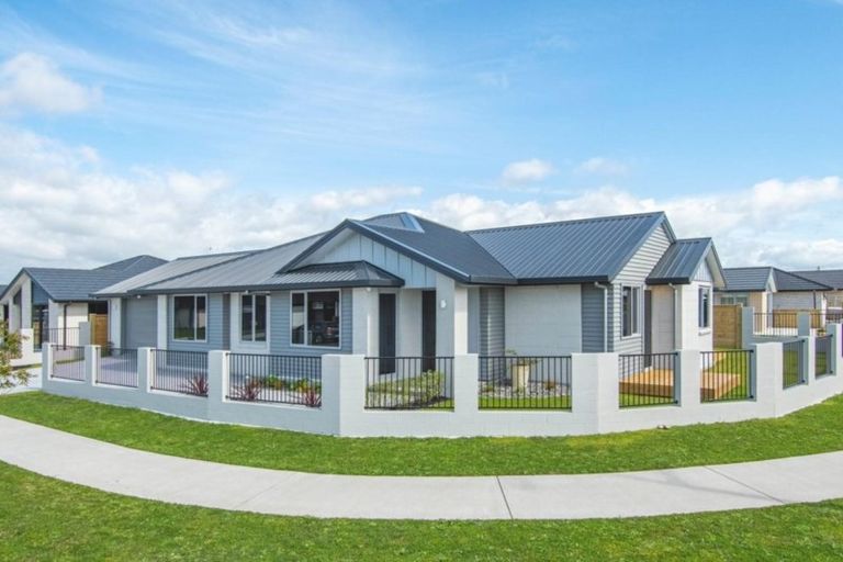 Photo of property in 19 Fearnley Grove, Pyes Pa, Tauranga, 3112