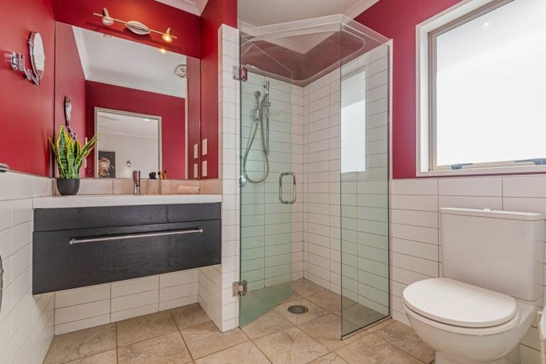 Photo of property in 12 Cloake Way, Palmerston North, 4414