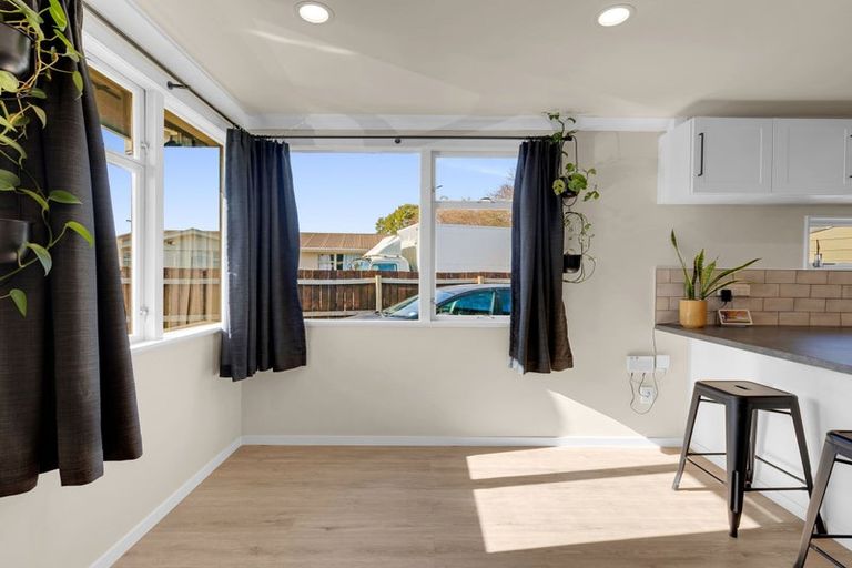 Photo of property in 43 Oakfield Crescent, Pukete, Hamilton, 3200