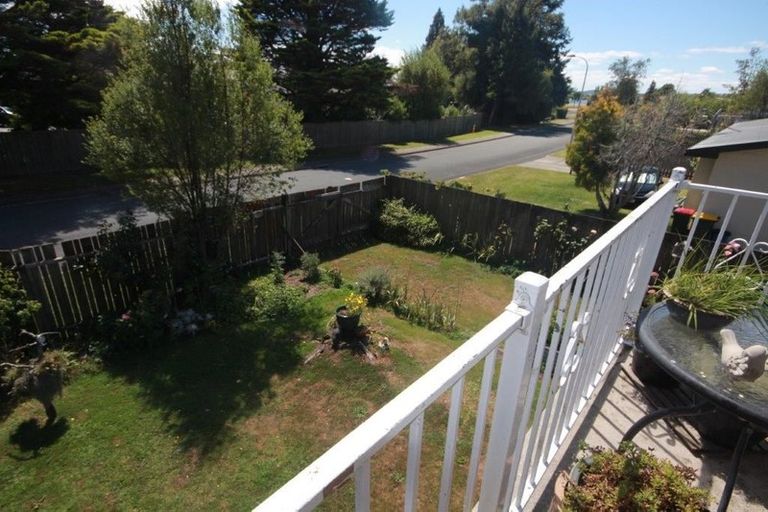 Photo of property in 75 Robinson Avenue, Holdens Bay, Rotorua, 3010