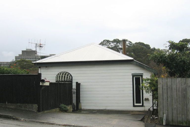 Photo of property in 24 Enfield Road, Hospital Hill, Napier, 4110