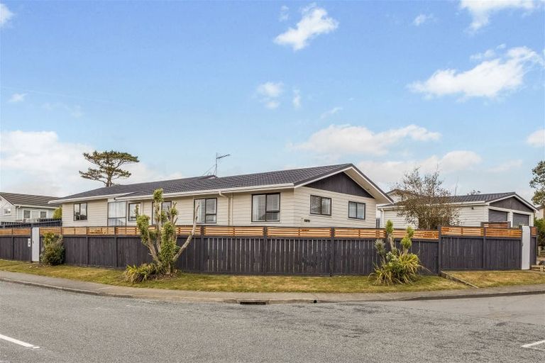 Photo of property in 166 Mark Avenue, Grenada Village, Wellington, 6037