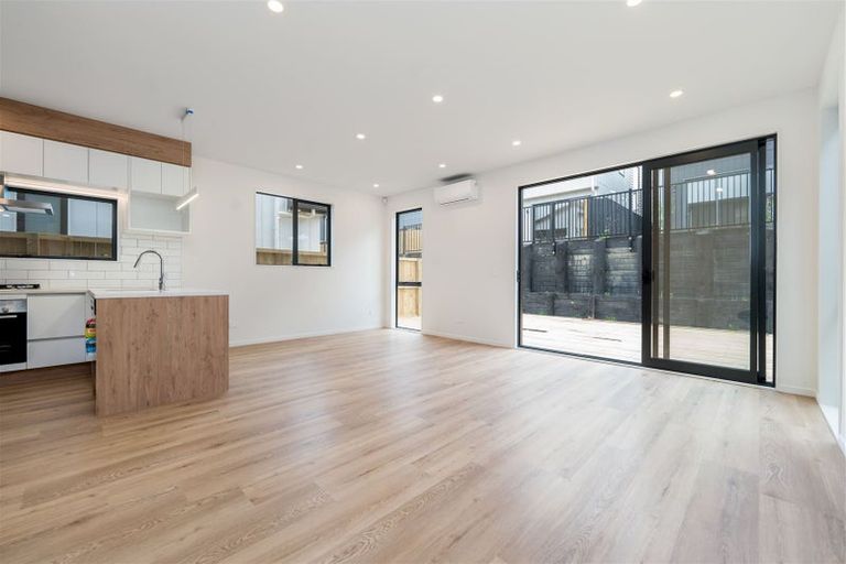 Photo of property in 25 Bronzewater Drive, Silverdale, 0932