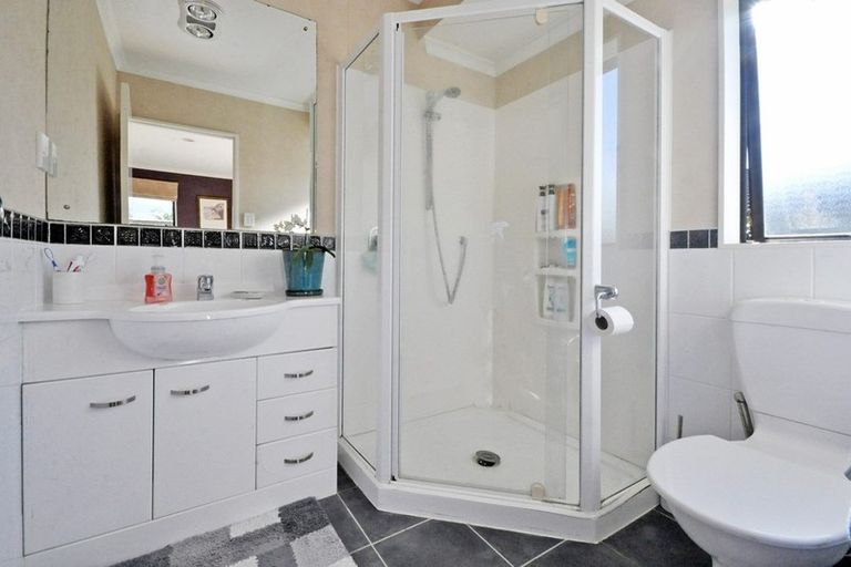 Photo of property in 219 Carnoustie Drive, Wattle Downs, Auckland, 2103