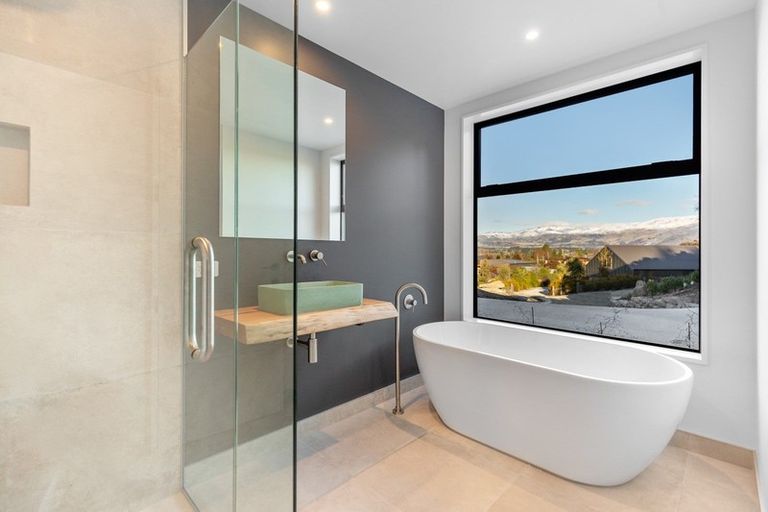 Photo of property in 10 Goldie Lane, Albert Town, Wanaka, 9305