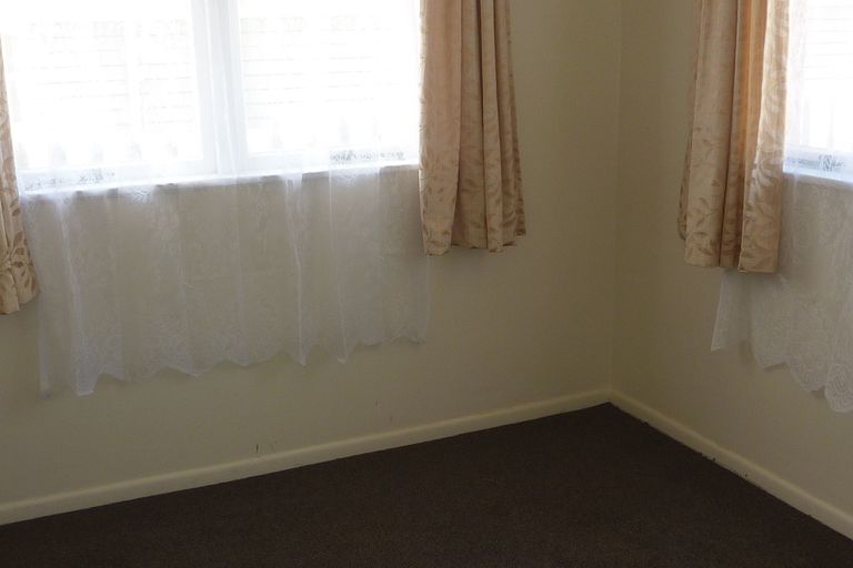 Photo of property in 12 Barrie Avenue, Papatoetoe, Auckland, 2025