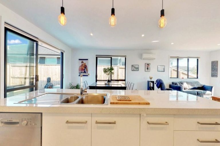 Photo of property in 38 Te Kio Crescent, Papamoa Beach, Papamoa, 3118