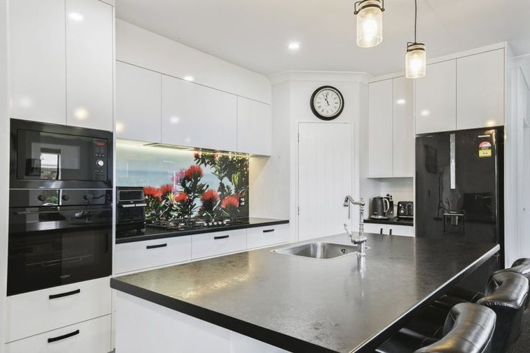 Photo of property in 18 Parkinson Place, Woodend, 7610